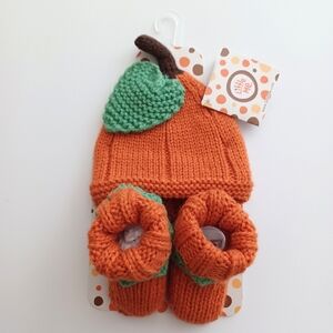LITTLE ME Size. 0-6M Pumpkin Crochet Hat & Booties Set